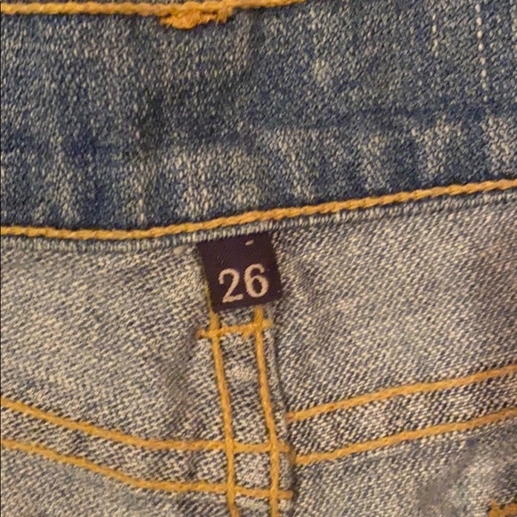 LF Distressed Jean Shorts - Picture 3 of 4